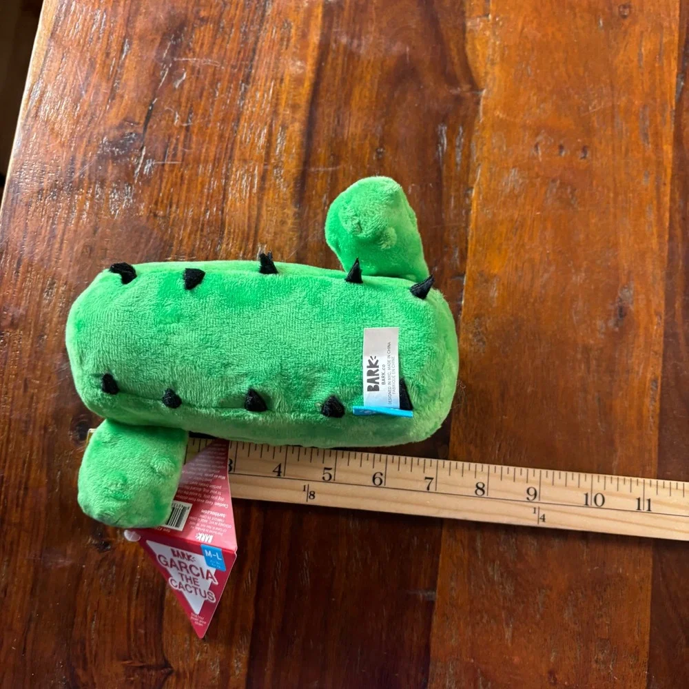BARK Garcia The Cactus Rip N Reveal Squeaky Crinkle Plush Dog Toy M-L 210437